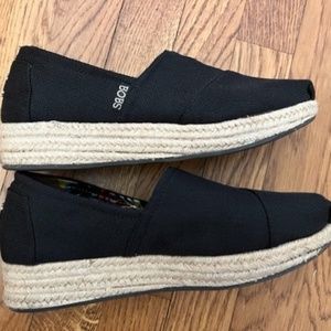 Bobs by Skechers ladies slip on shoes - size 8.5